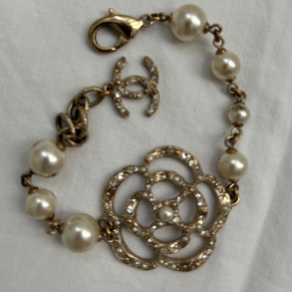 Chanel Camellia Pearl & Crystal Bracelet 14V - Picture 2 of 9